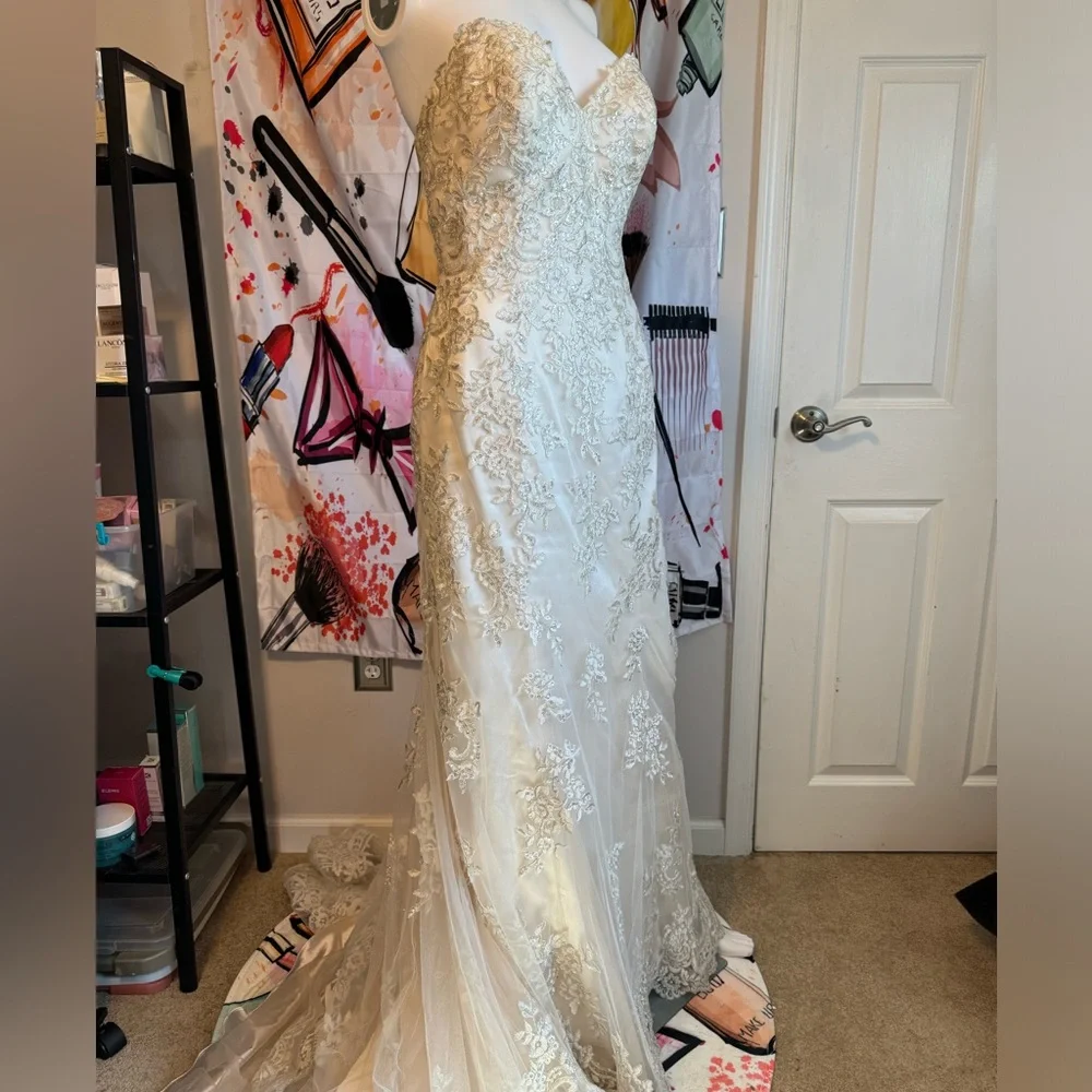 Maggie sottero embellished lace ivory wedding dress - Picture 4 of 11